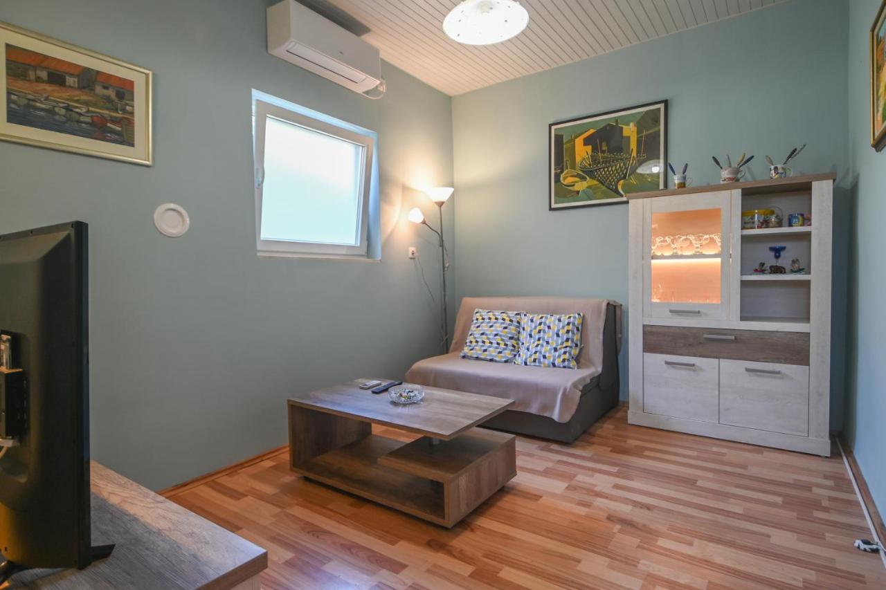 Apartment Zelina Малий Лошинь Екстер'єр фото